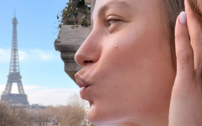 Serenay Sarıkaya’dan Eyfel Kulesi’ne öpücük